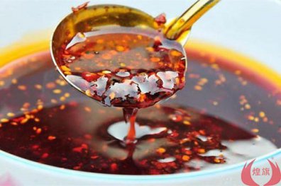 麻辣烫的红油是用添加剂调制吗?